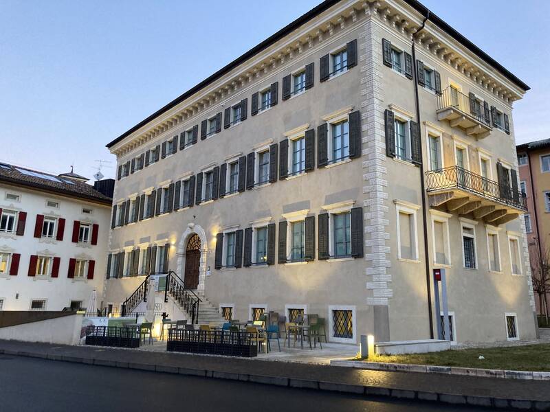 Concessione in uso parte immobile Palazzo Sichardt da destinare a bar