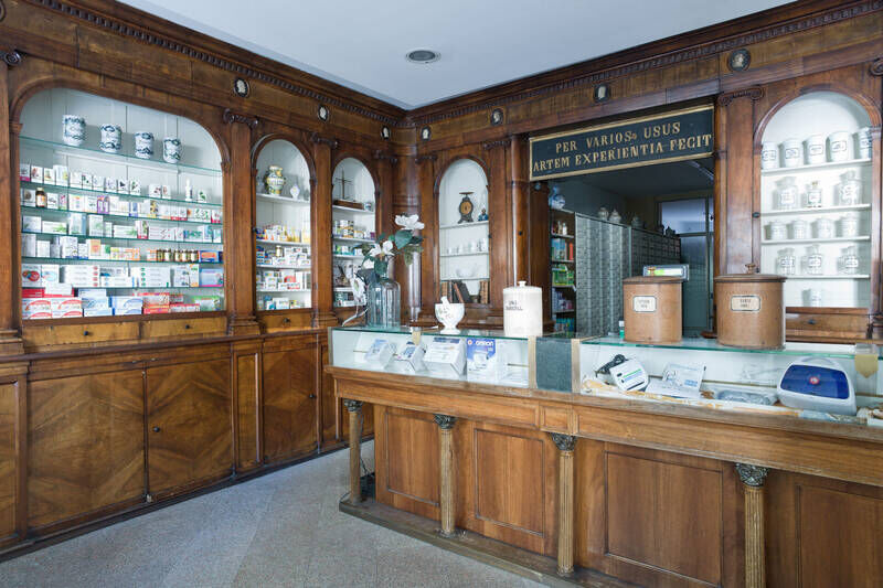 Immagine: Farmacia Cobelli bancone