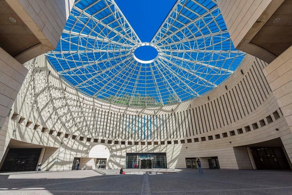 Immagine: Mart Rovereto nella foto Piazza Umberto Savoia Pittore