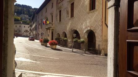 Immagine: Municipio visto da palazzo baroni