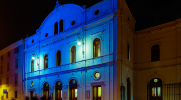 Il Teatro Zandonai si tinge di blu in occasione della Giornata Mondiale per la Consapevolezza sull’Autismo