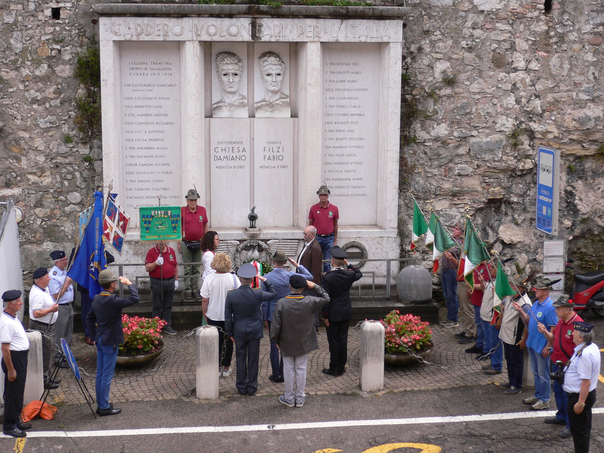 Immagine: Onore ai Caduti in piazza del Podestà