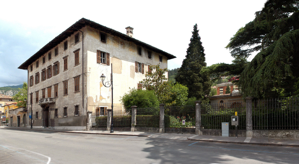 Immagine: Palazzo betta Grillo Rovereto 01 Vista Facciata principale su via Santa Maria Fabio Furlini