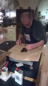 Maurizio Giongo alle prese con l'arte calcografica