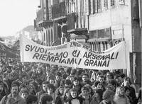 foto di corteo pacifista (anni '70 sec. XX)