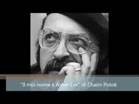 Ritratto fotografico giovanile dell'autore con in sovrimpressione il titolo del libro