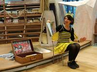 L'ape Tuli in biblioteca