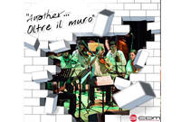 un muro si rompe e si intravedono dei musicisti