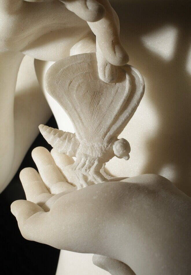 Antonio Canova, "Amore e Psiche stanti", 1797, marmo, Parigi, Musée du Louvre - particolare della farfalla