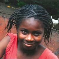 Ritratto della bimba burkinambè Iko, protagonista della storia