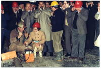 Agnese Rosa, con esplosivo, da inizio ai lavori per la realizzazione del tunnel di Ledro (fotografia)