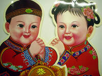 bimbi orientali in abiti tradizionali disegnati