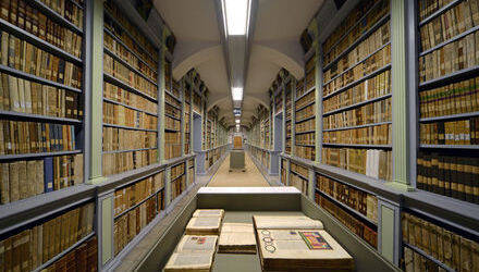 interno della biblioteca di Rovereto
