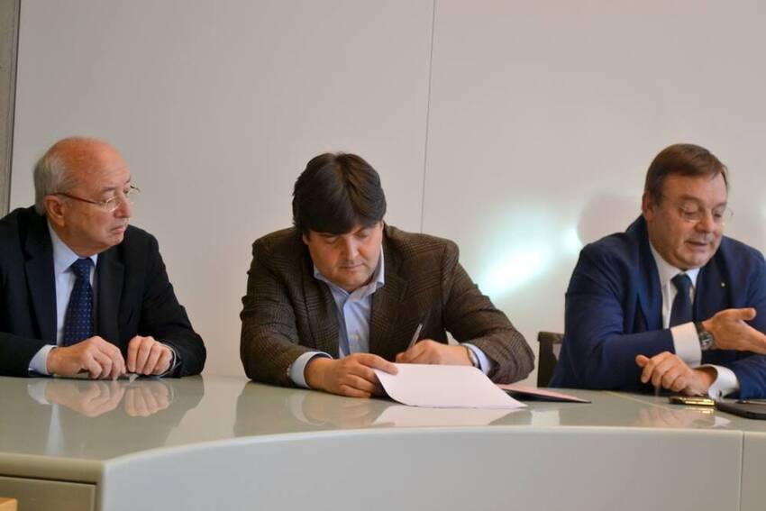 Valduga che firma