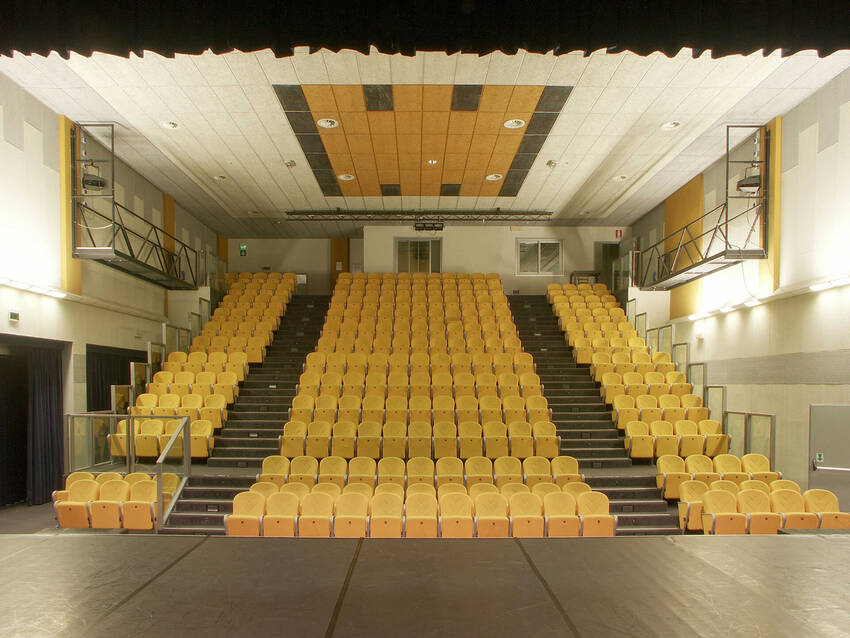 foto interno teatro cartiera