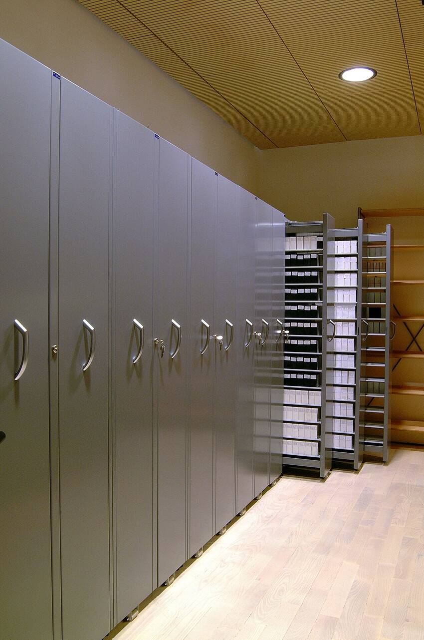 Armadi per microfilm (Biblioteca civica Rovereto, 2002, CC BY-NC-ND)