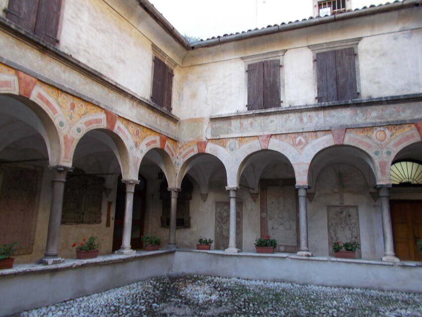 Chiostro chiesa di S. Maria del Carmine