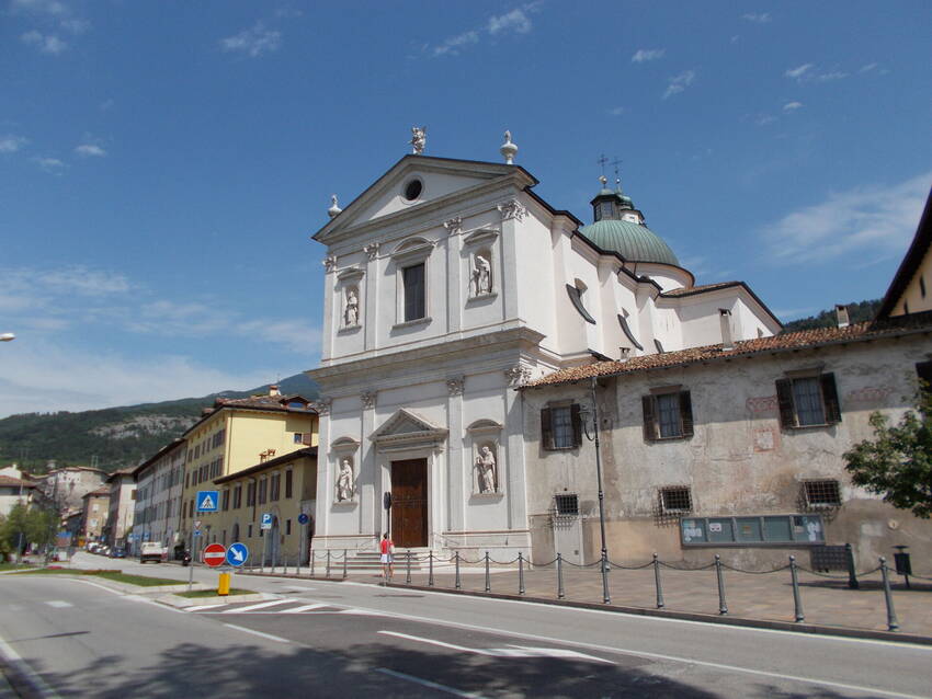 foto chiesa di fronte