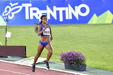 Genzebe Dibaba in fase di gara